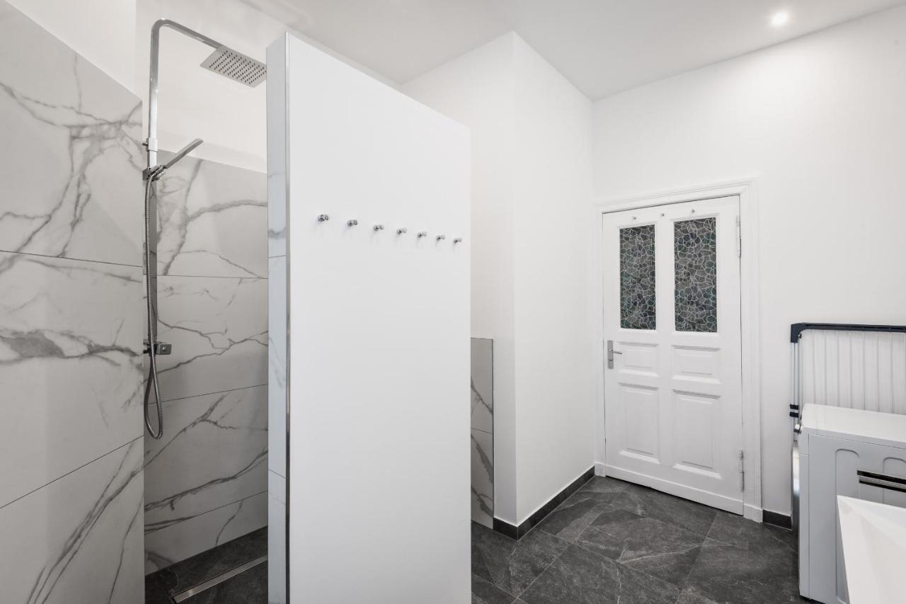 Riesiges Apartment Nahe Kudamm Sehr Schoner Altbau 123M2 Gross 12 Gaste Berlin Bagian luar foto